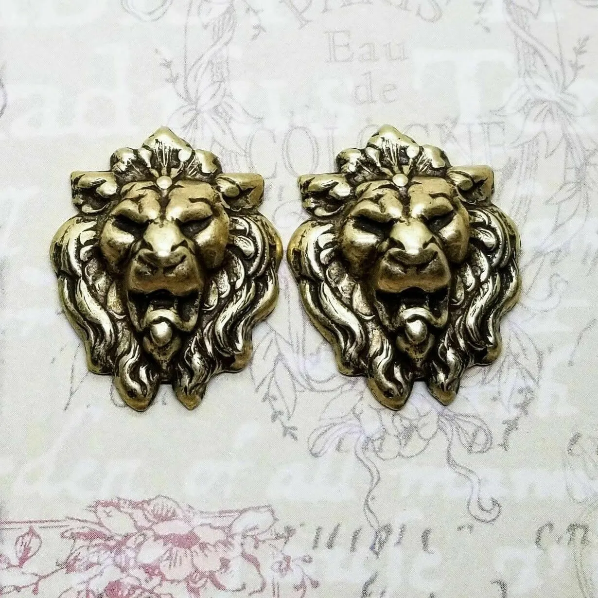 Brass Lion Stampings x 2 - 108RAT.