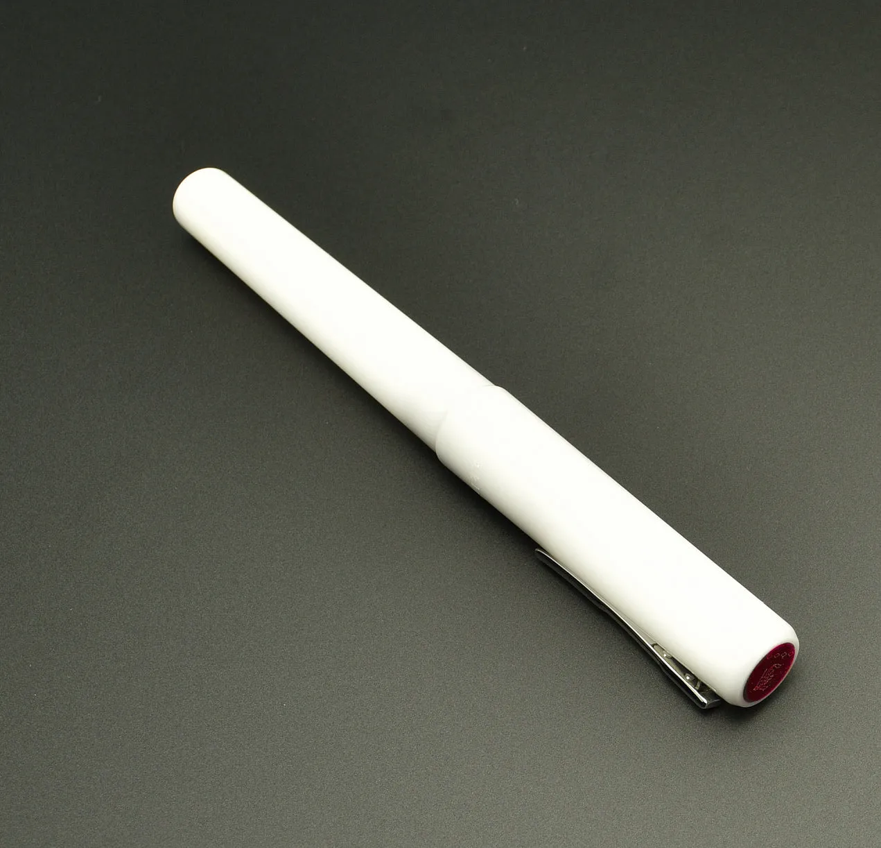 Model 03 Iterum Fountain Pen - White & Blackberry SE