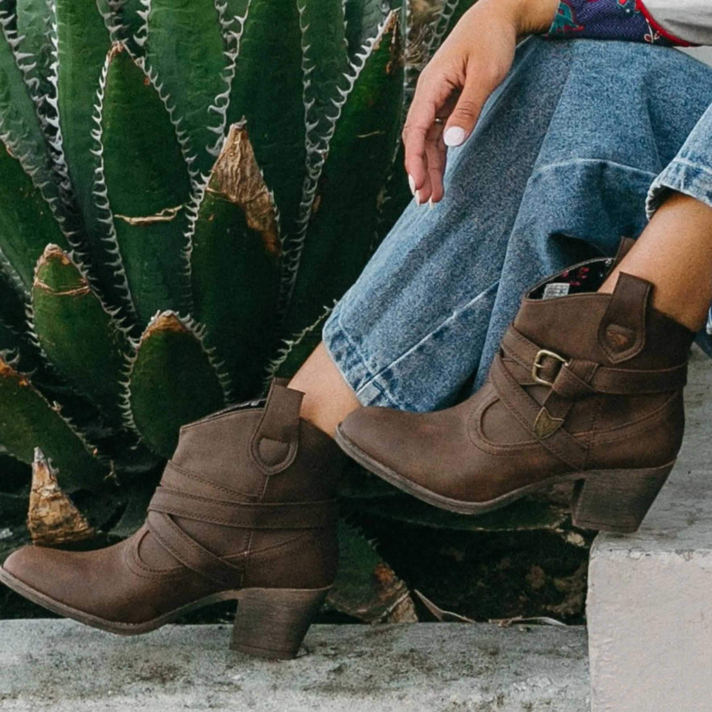 Satire Dark Brown Western Boot